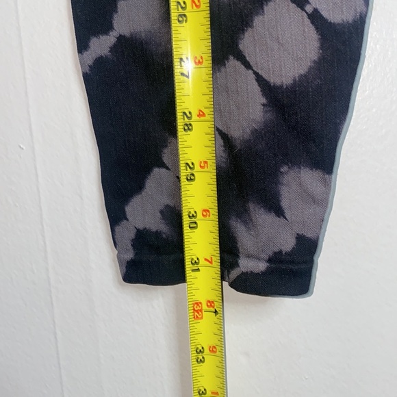 🎱PINK - Victoria's Secret PINK Active Seamless High Waist Tie Dye Capri - Picture 4 of 8